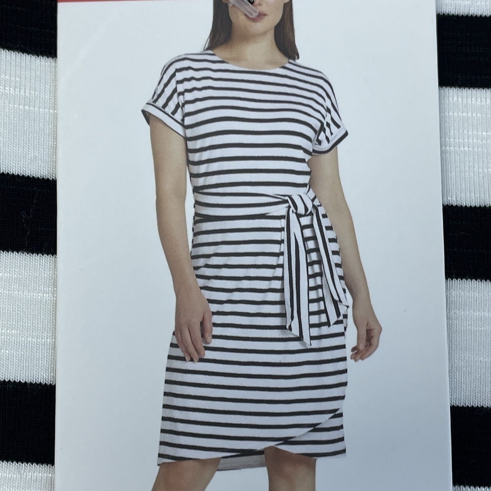 Chaps Women's M Crewneck Knit Dress Black/White e0268